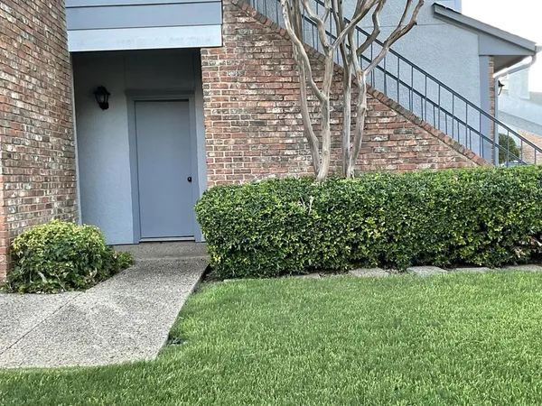 $305,000 | 3101 Townbluff Drive, Unit 423, Plano, TX 75075