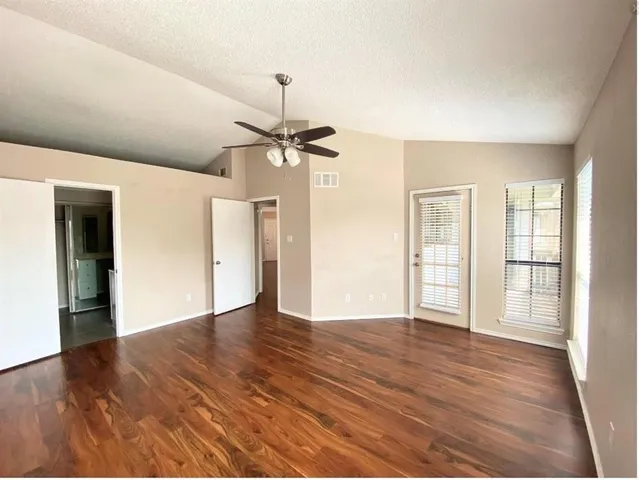 $305,000 | 3101 Townbluff Drive, Unit 423, Plano, TX 75075