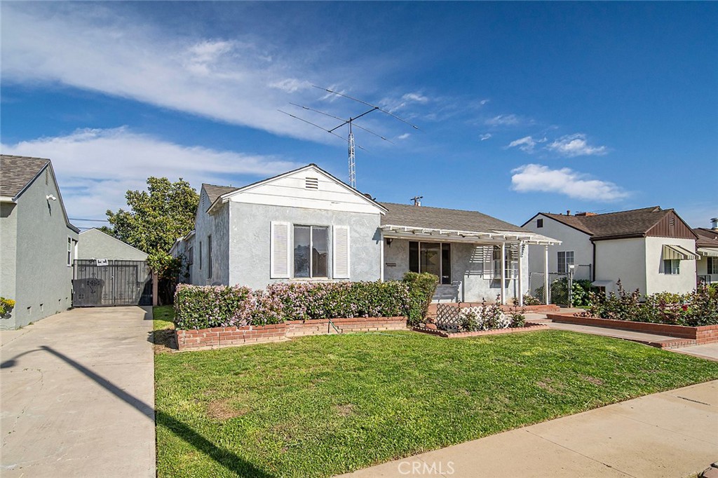 4224 Falcon Avenue Long Beach, CA 90807 - Photo 14 of 16 a front view of a house with a yard