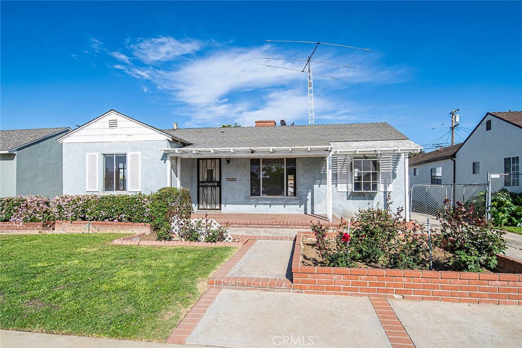 4224 Falcon Avenue Long Beach, CA 90807 - Photo 15 of 16 front view of a house with a yard