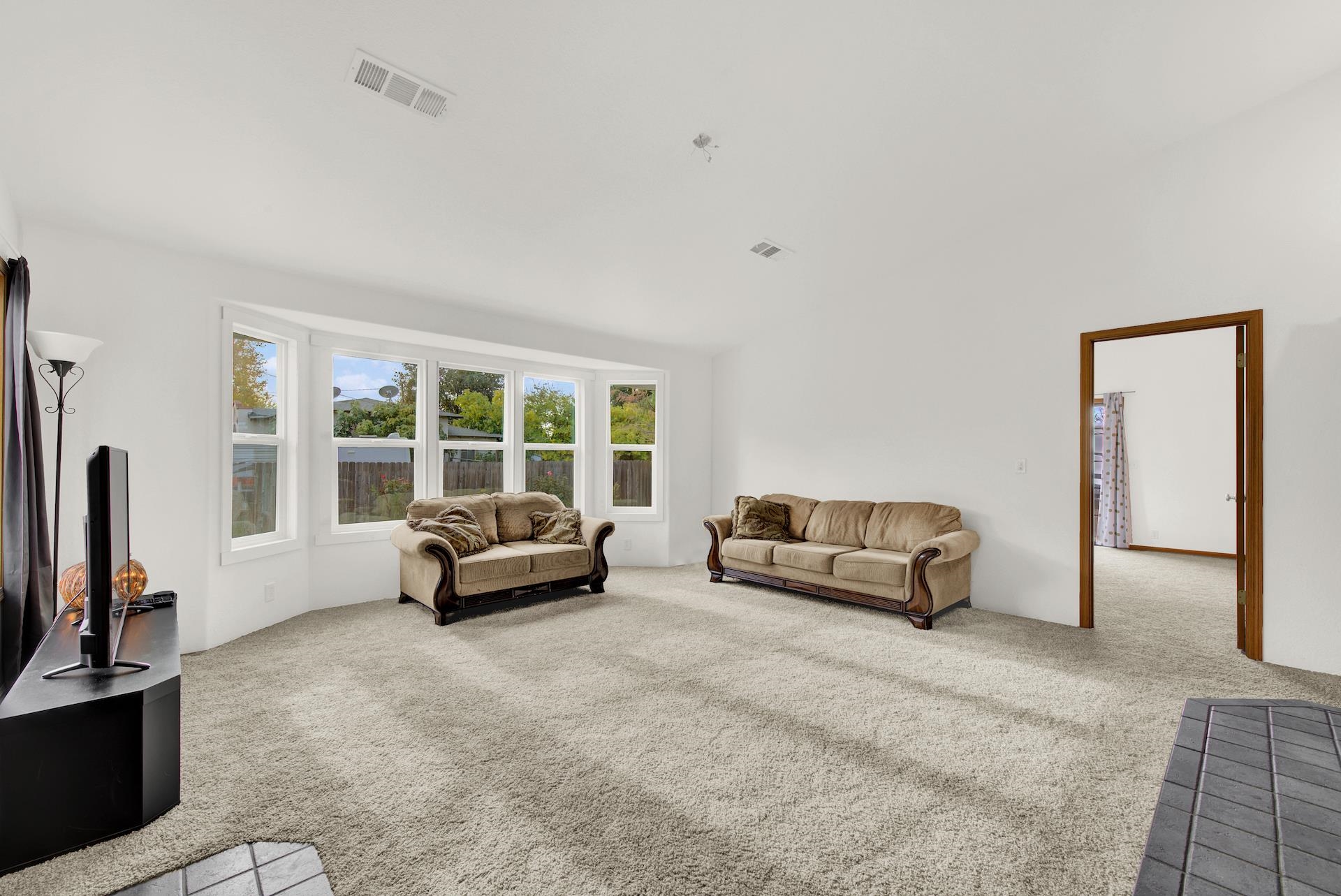 9885 Ashurst Street Proberta, CA 96078 - Photo 14 of 58