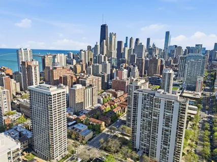 $325,000 | 1455 North Sandburg Terrace, Unit 504, Chicago, IL 60610