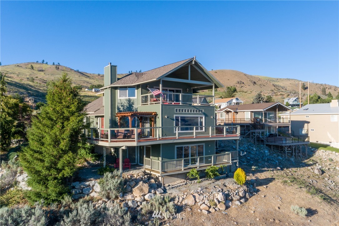 120 Pinnacle Place Chelan, WA 98816 - Photo 2 of 25