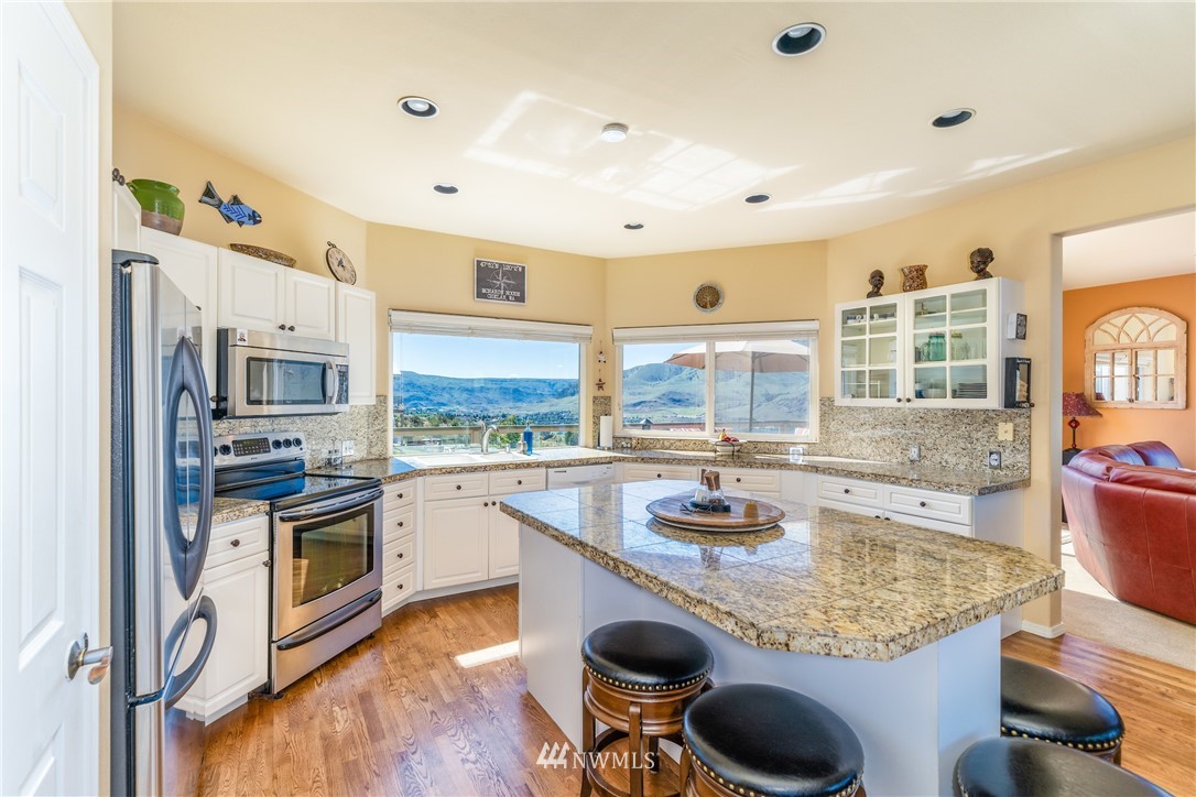 120 Pinnacle Place Chelan, WA 98816 - Photo 5 of 25