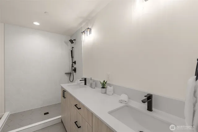 $1,069,950 | 4414 Midvale Avenue North, Seattle, WA 98103