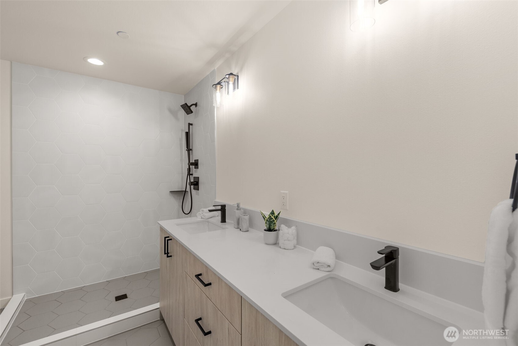 4414 Midvale Avenue North Seattle, WA 98103 - Photo 13 of 20