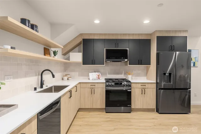 $1,069,950 | 4414 Midvale Avenue North, Seattle, WA 98103