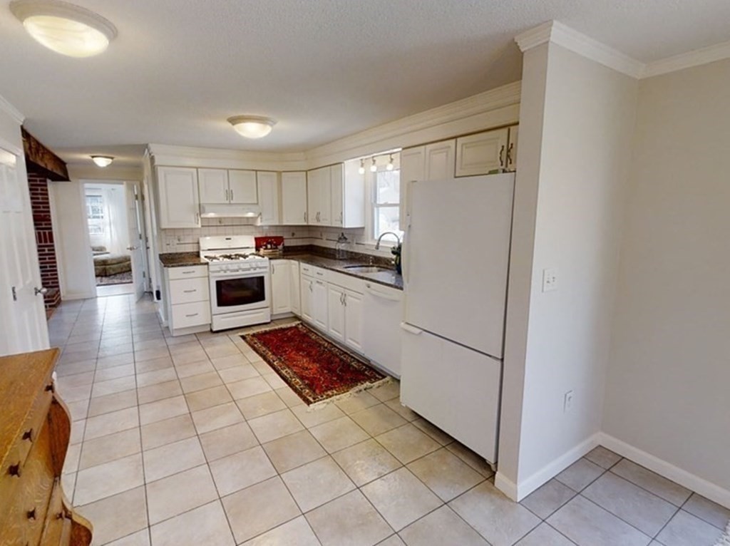 181 Chapman Road Tewksbury, MA 01876 - Photo 12 of 34 Gallery Image 12