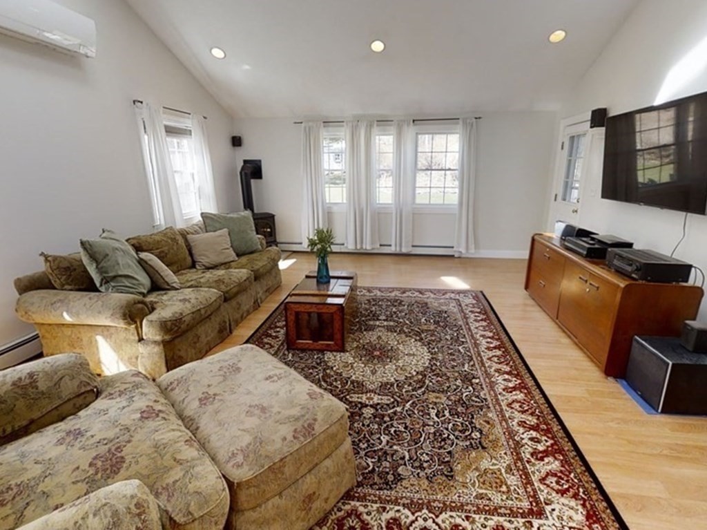 181 Chapman Road Tewksbury, MA 01876 - Photo 4 of 34 Gallery Image 4
