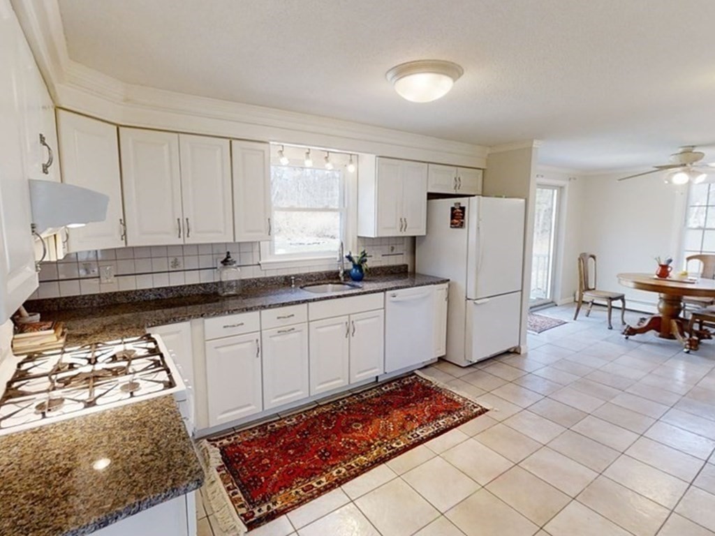 181 Chapman Road Tewksbury, MA 01876 - Photo 9 of 34 Gallery Image 9