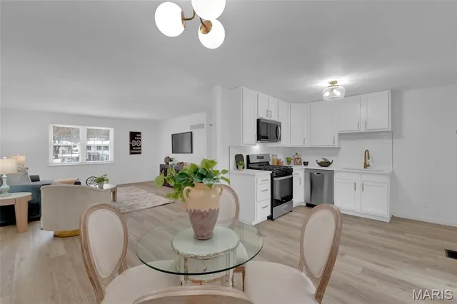 $339,900 | 504 Thornlea Court, Ballwin, MO 63011