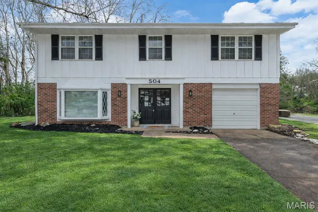 $339,900 | 504 Thornlea Court, Ballwin, MO 63011