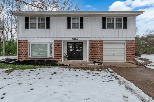 $344,900 | 504 Thornlea Court, Ballwin, MO 63011
