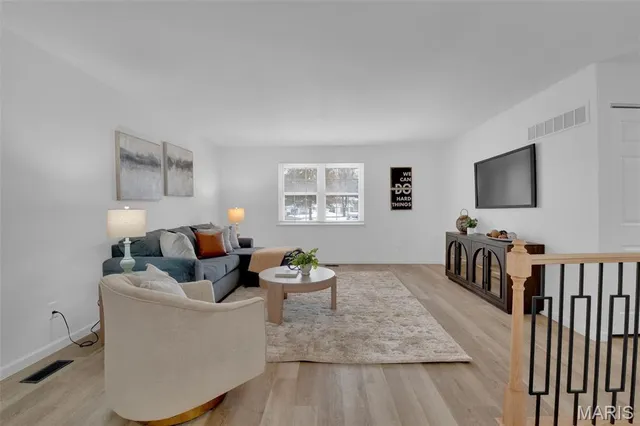 $349,900 | 504 Thornlea Court, Ballwin, MO 63011