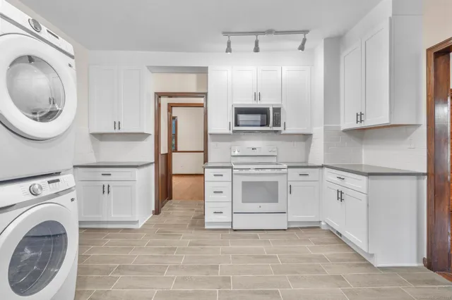 $2,200 | 32 Oak Avenue, Unit A, Shelton, CT 06484