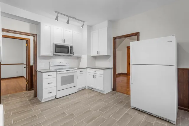 $2,200 | 32 Oak Avenue, Unit A, Shelton, CT 06484