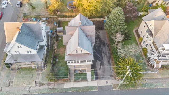 $2,200 | 32 Oak Avenue, Unit A, Shelton, CT 06484