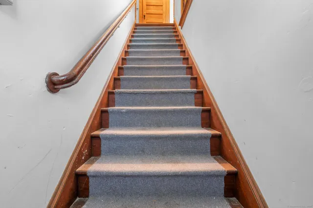 $2,200 | 32 Oak Avenue, Unit A, Shelton, CT 06484