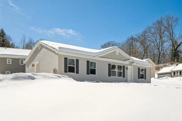 $521,400 | 169 Butternut Road, Hartford, VT 05001
