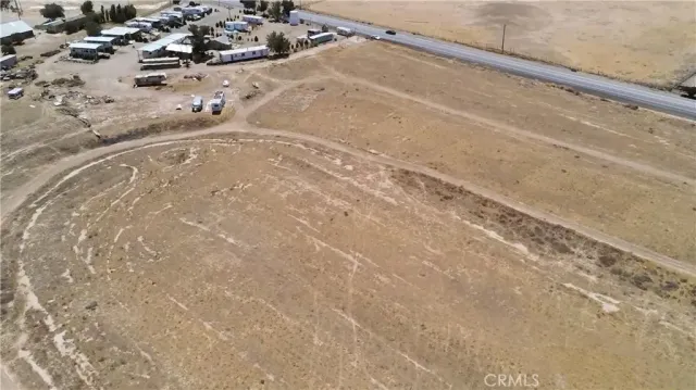 a view of a dry yard