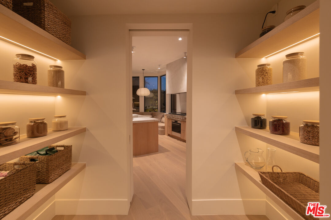 1122 La Altura Road Beverly Hills, CA 90210 - Photo 14 of 44