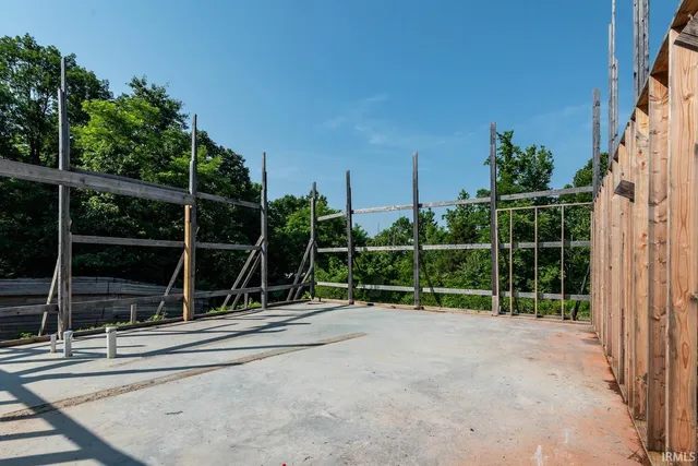 $179,900 | 2500 South Coalmine Road, Bloomfield, IN 47424