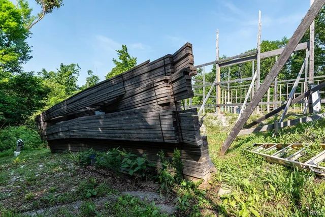 $179,900 | 2500 South Coalmine Road, Bloomfield, IN 47424