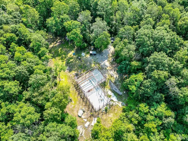 $179,900 | 2500 South Coalmine Road, Bloomfield, IN 47424