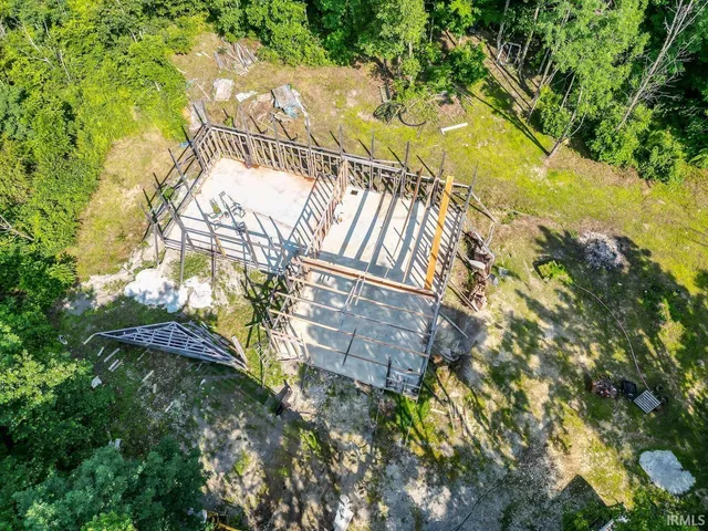 $179,900 | 2500 South Coalmine Road, Bloomfield, IN 47424