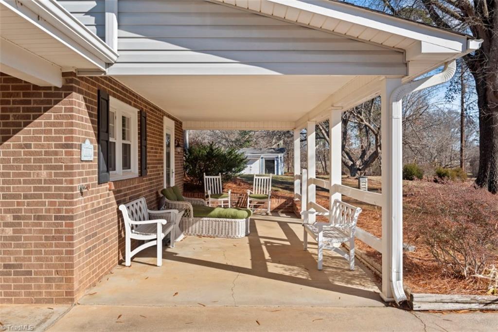 5335 Skylark Road Pfafftown, NC 27040 - Photo 3 of 41 Gallery Image 3