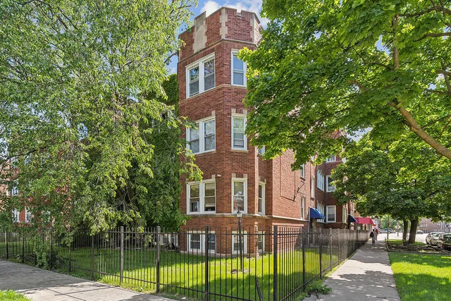 $680,000 | 740 East 82nd Street, Chicago, IL 60619