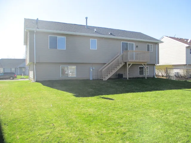 $2,150 | 514 Iona Lane, Harvard, IL 60033