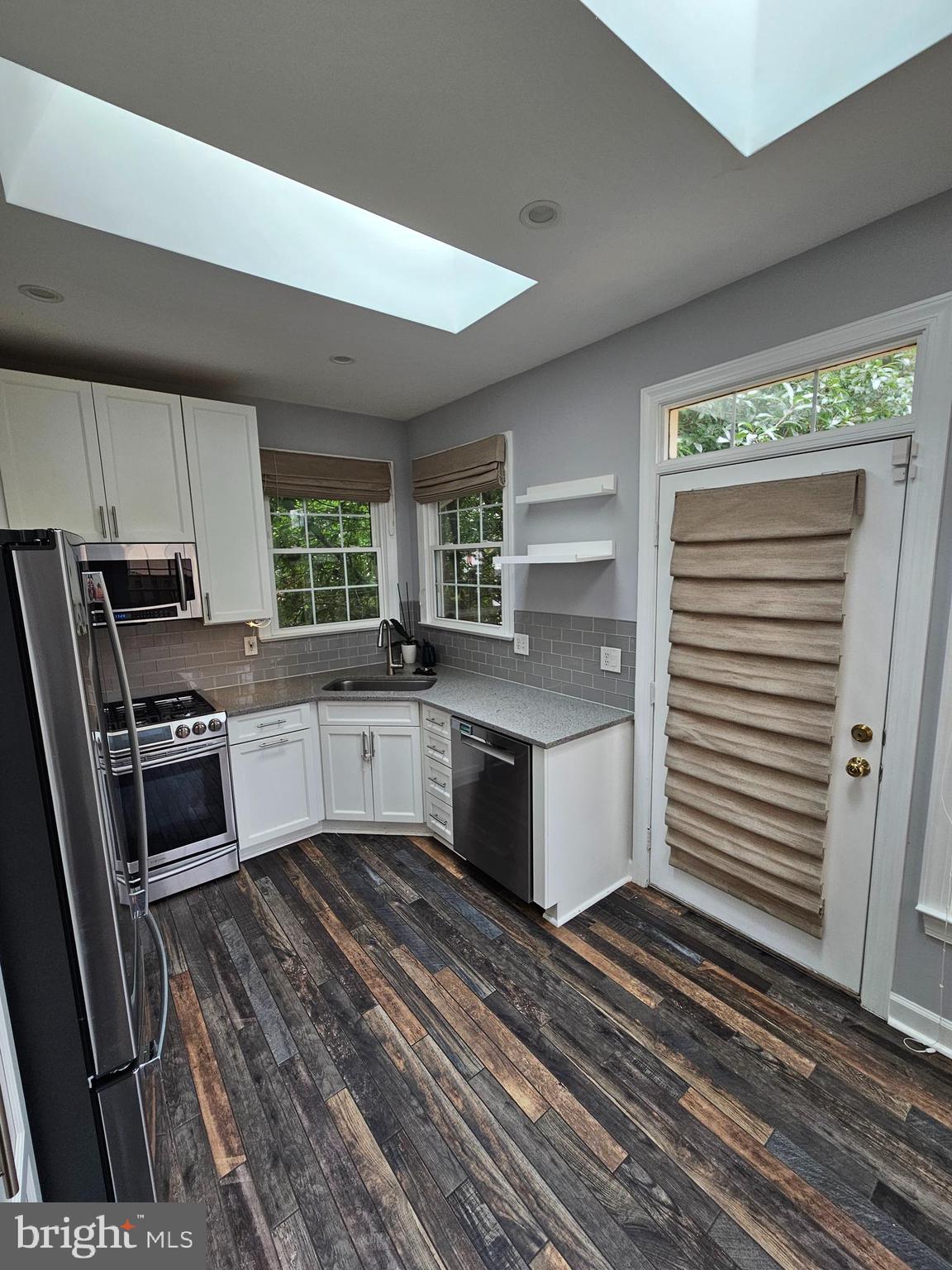 1369 Park Garden Lane Reston, VA 20194 - Photo 4 of 31 Kitchen