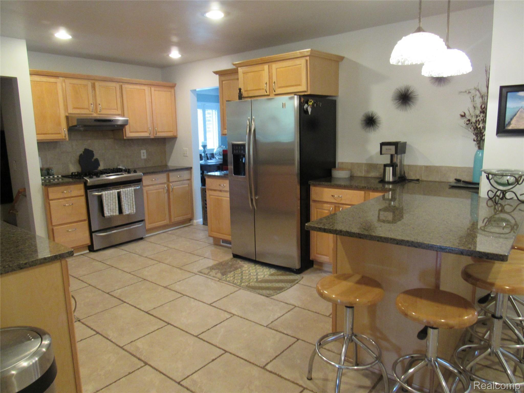 245 Texas Avenue Rochester, MI 48309 - Photo 6 of 21 IMG_1741.JPG