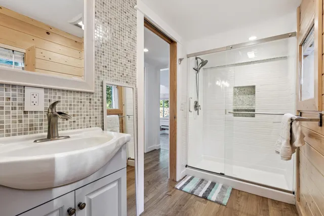 a view of a house with backyard and trees