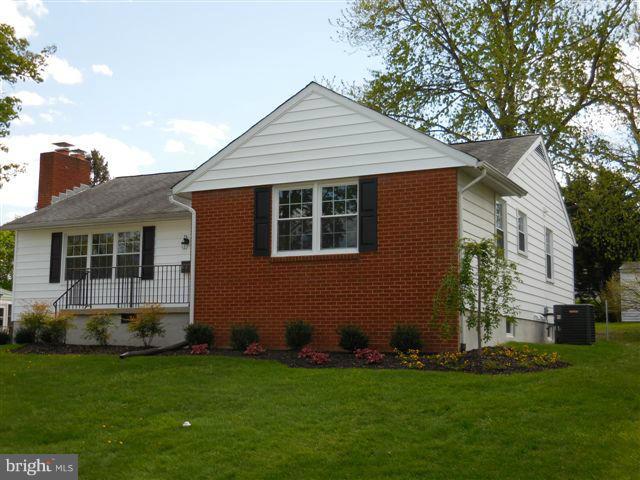 517 Shipley Road Linthicum, MD 21090 - Photo 2 of 30 a front view of a house with a garden