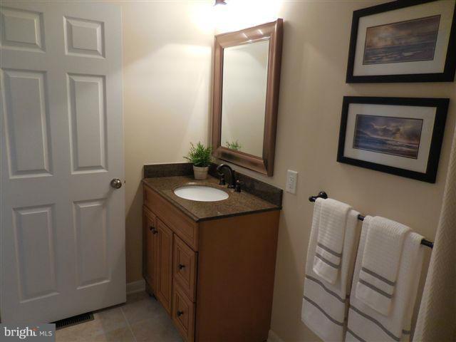 517 Shipley Road Linthicum, MD 21090 - Photo 18 of 30 a bathroom with a sink and a mirror