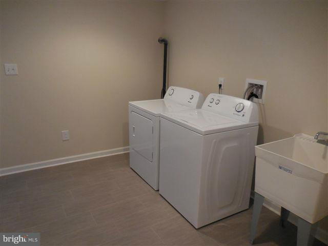 517 Shipley Road Linthicum, MD 21090 - Photo 26 of 30 a utility room with dryer and washer