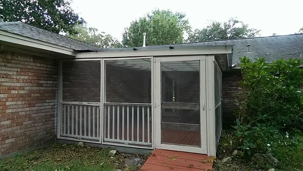 $2,095 | 9122 Western Drive, Houston, TX 77080