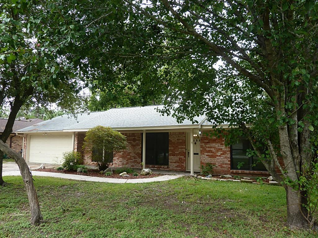 9122 Western Drive Houston, TX 77080 - Photo 2 of 20 front view of a house with a garden