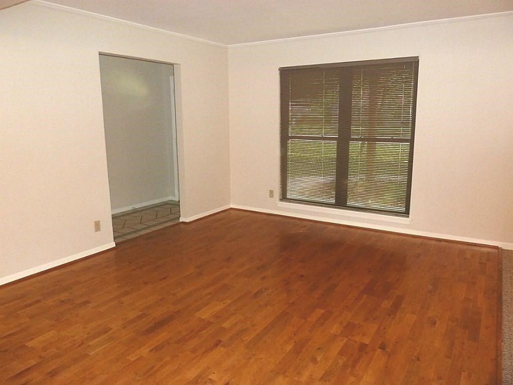 9122 Western Drive Houston, TX 77080 - Photo 3 of 20 an empty room with a window