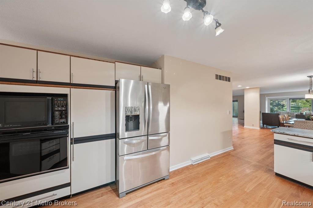9095 South Saginaw Road, Unit 23 Grand Blanc, MI 48439 - Photo 18 of 54