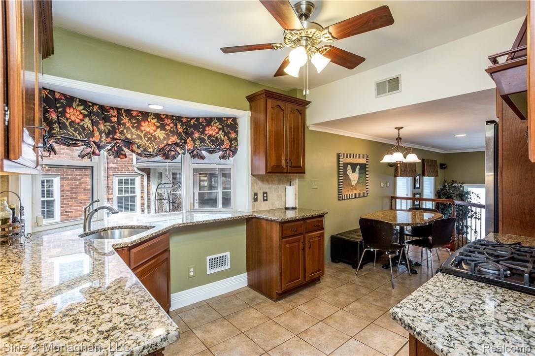 700 Lincoln Road Grosse Pointe, MI 48230 - Photo 9 of 41 700 Lincoln20151023_6261.jpg