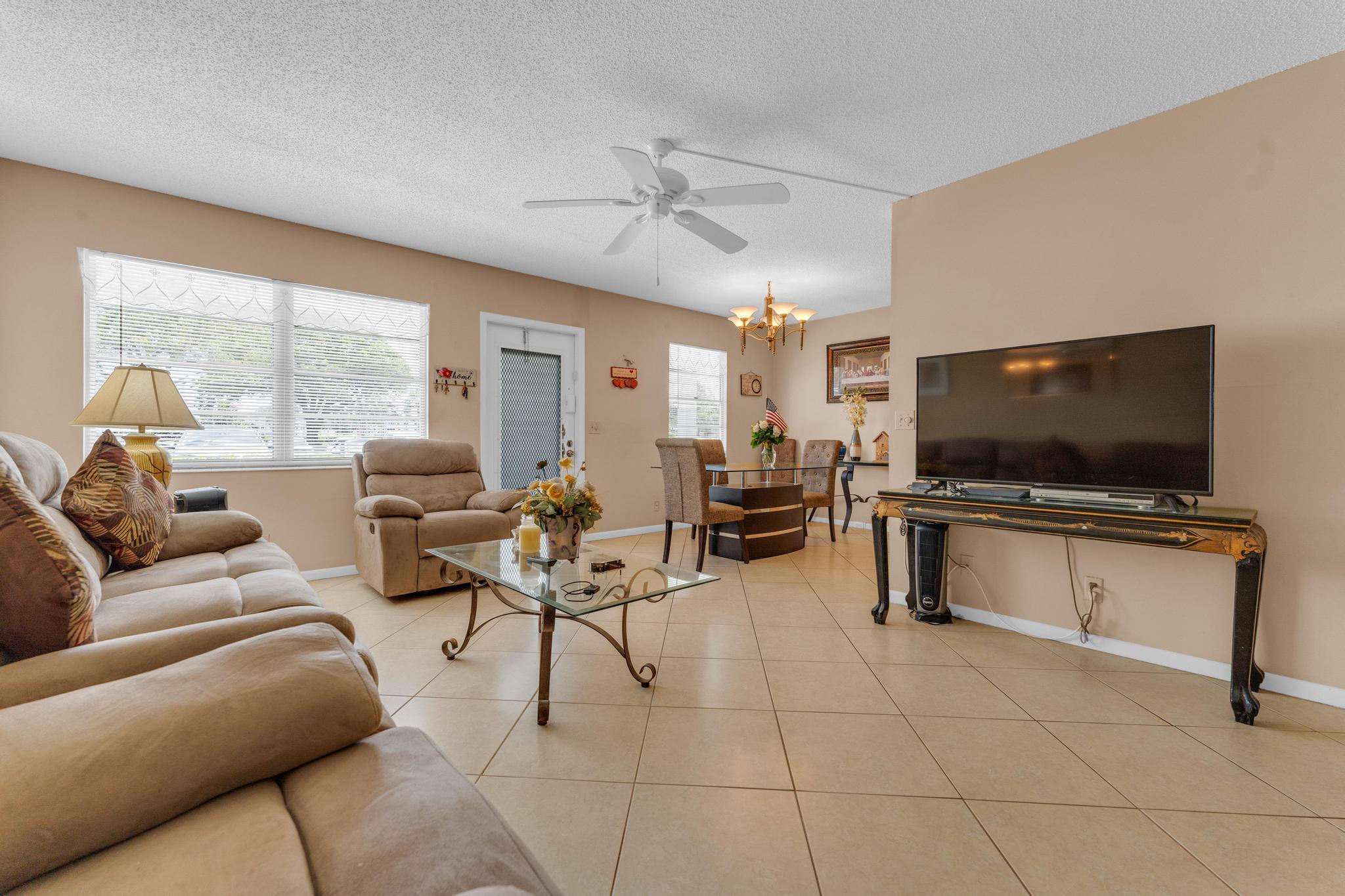 1088 Exeter Boca Raton, FL 33434 - Photo 5 of 33 Living Room