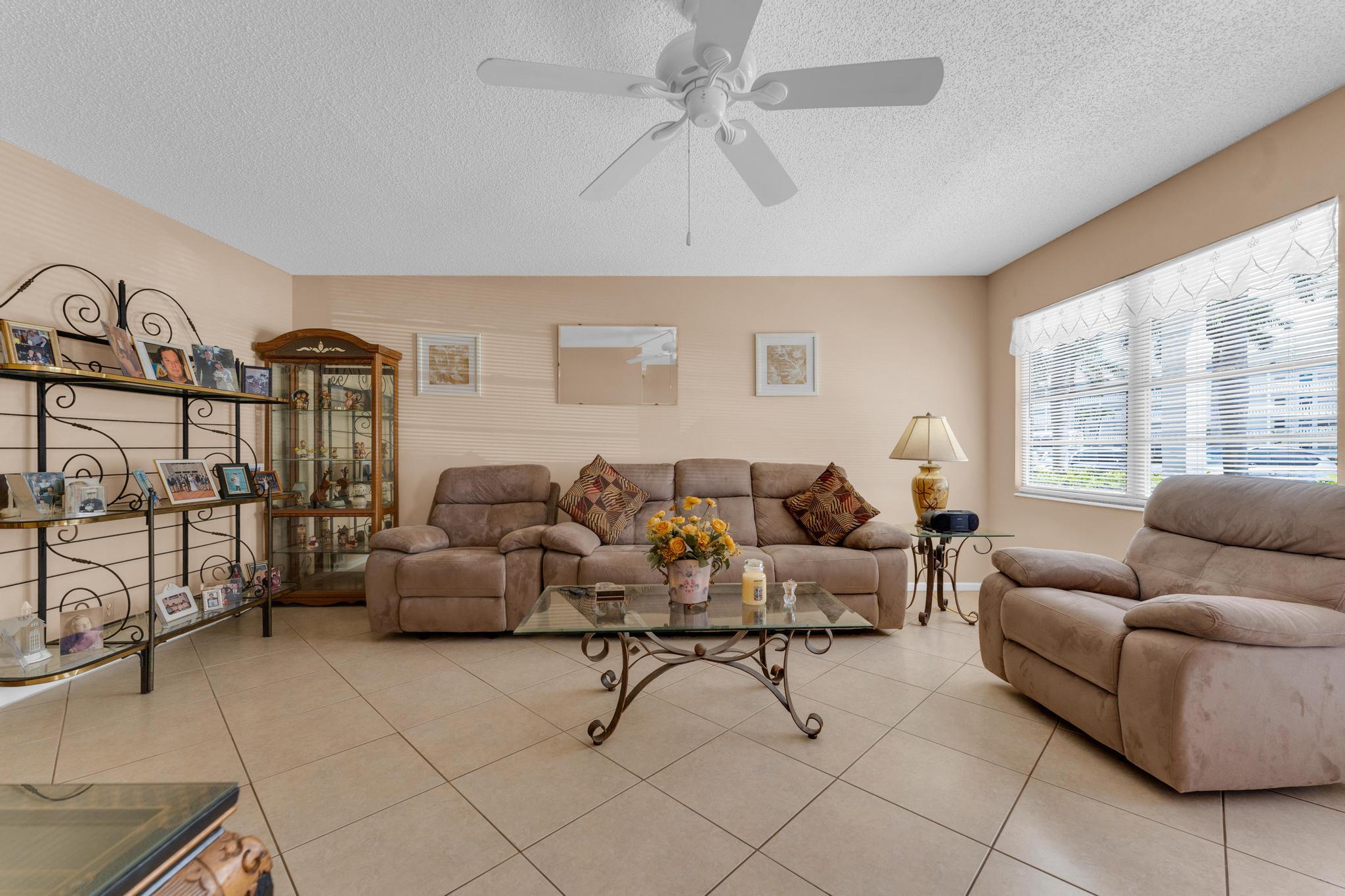 1088 Exeter Boca Raton, FL 33434 - Photo 8 of 33 Living Room