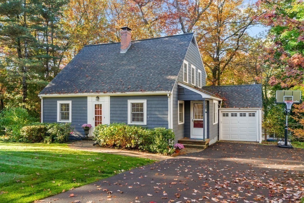 34 Earle Road Wellesley, MA 02481 - Photo 3 of 28 a front view of a house with garden