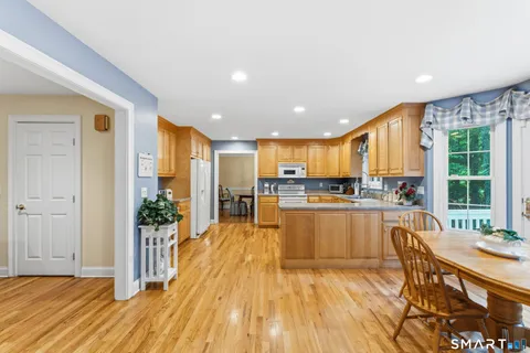 $775,000 | 29 Narragansett Trail, Newtown, CT 06482