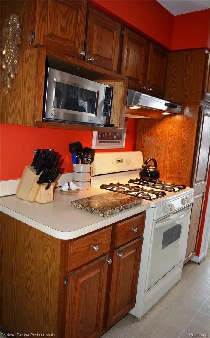 1312 Hawthorne Road Grosse Pointe, MI 48236 - Photo 18 of 44 20a.JPG