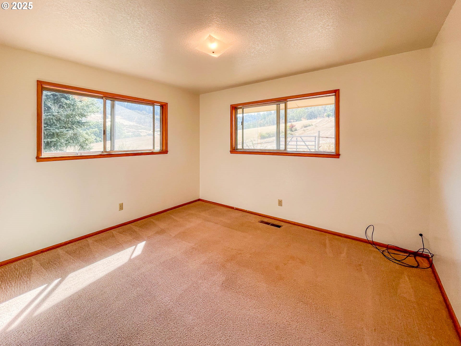 765 O C Brown Road Roseburg, OR 97470 - Photo 20 of 48 an empty room with a window