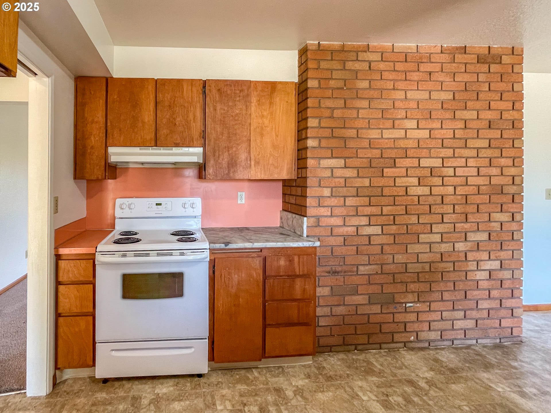 765 O C Brown Road Roseburg, OR 97470 - Photo 7 of 48 a kitchen with a stove and a refrigerator